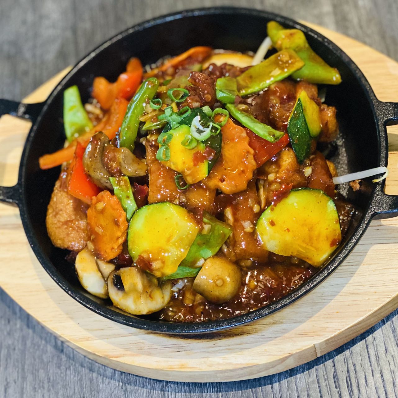 Croquant de canard aux légumes à la plaque chauffante